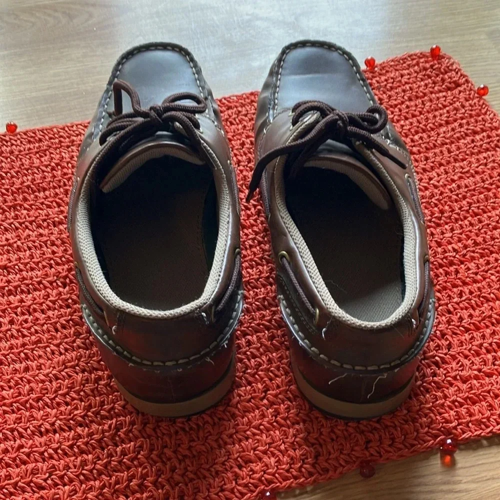 Men’s Faded Glory dark brown casual lace-up boat shoes. Size 9. Preowned.